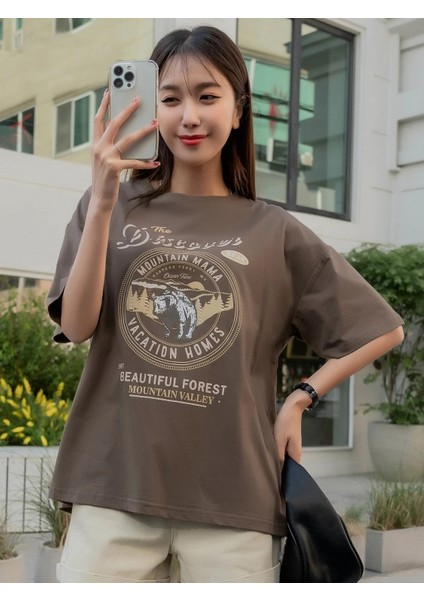 Kadın Kahverengi The Discover Baskılı Oversize Tişört fırsatları