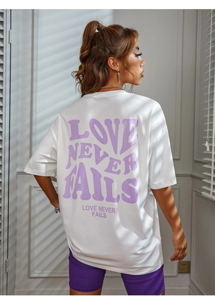 Kadın Love Never Fails Baskılı Oversize Tişört