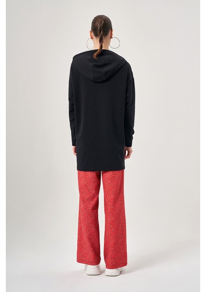 Omuzu Incili Siyah Sweatshirt