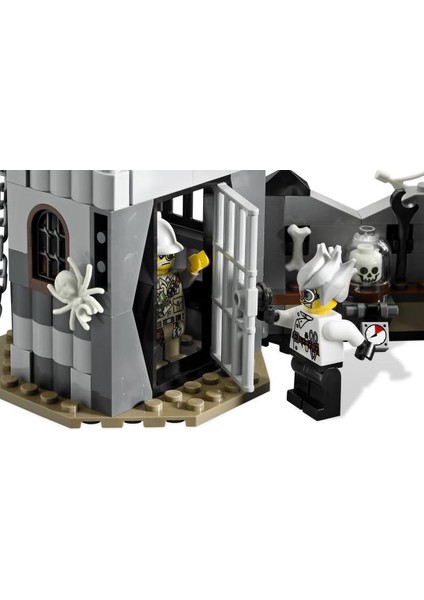 Monster Fighters 9466 The Crazy Scientist & His Monster fiyatları