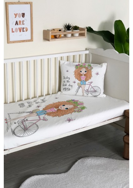 Bisiklet ve Kız Desenli Kadife Dekoratif Bebek & Çocuk Yatak Örtüsü