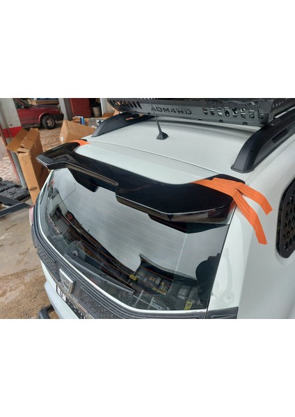 Dacia Duster Spoiler 2022 ve Sonrası Piano Siyah Renk