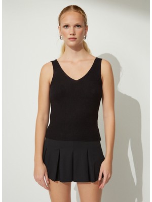 People By Fabrika V Yaka Düz Siyah Kadın Atlet Camden