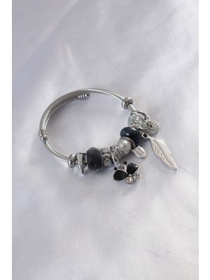 Colezium CLZ741 -  Çelik Charm Model Siyah Kelebek Figür Yaparak Detay Zirkon Taşlı Kadın Bileklik