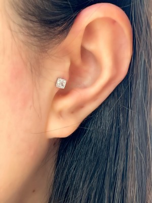 By Dilek Çetin Accessory Cerrahi Çelik Kare Tek Taş Kıkırdak Helix Tragus Piercing (1AD)