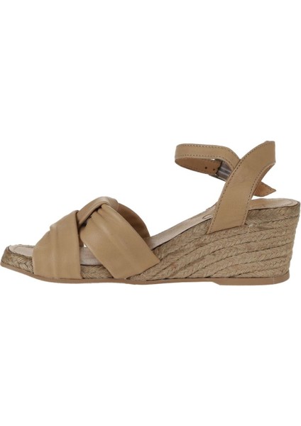 Bueno Shoes Bej Deri Kadın Dolgu Topuklu Espadril Sandalet 01WS10307