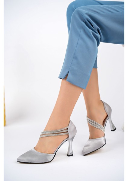 Üç Biyeli Taşlı Gümüş Saten Karnıyarık Ayakkabı fiyatları