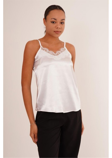 23134061 Saten Göğüs Dantel Detaylı Kolsuz Bluz Ekru