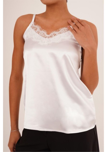 23134061 Saten Göğüs Dantel Detaylı Kolsuz Bluz Ekru fiyatları