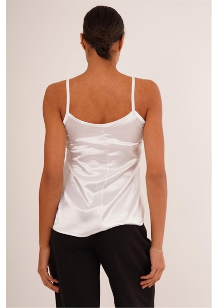 23134061 Saten Göğüs Dantel Detaylı Kolsuz Bluz Ekru modelleri