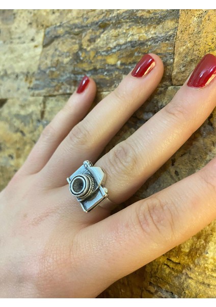 Fotoğraf Makinesi Kadın Yüzük
