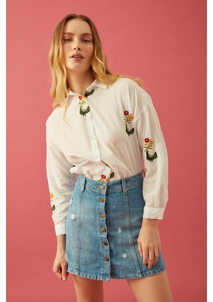 Çiçek Nakış Detaylı Gömlek