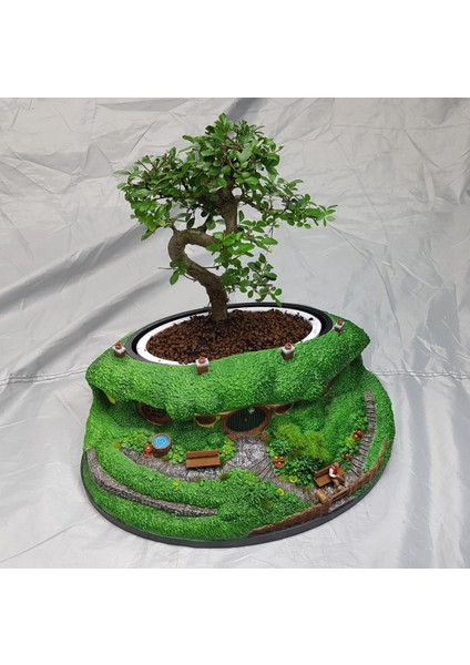 Hobbit Evi ve Bilbo Baggins Boyalı Figür Büyük Boy (20 cm Çap)