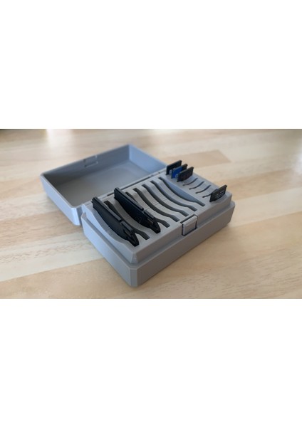 Menteşeli Sd ve Micro Sd Kart Kutusu - 16 Yuva - Hepsi Bir Arada