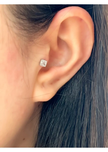 By Dilek Çetin Accessory Cerrahi Çelik Kare Tek Taş Kıkırdak Helix Tragus Piercing (1AD)