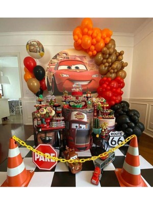 Eğlence Marketi Kırmızı Araba Balon Konsept