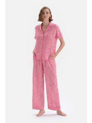 Dagi Pembe Lisans Baskılı Kısa Kollu Dokuma Pijama Takımı