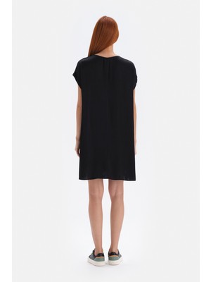 Dagi Siyah Saten Yüzeyli Viskon Elbise