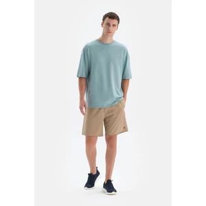 Bej Tayt Detaylı Şort