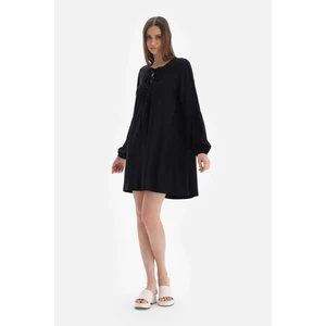 Siyah Önden Bağcıklı Elbise