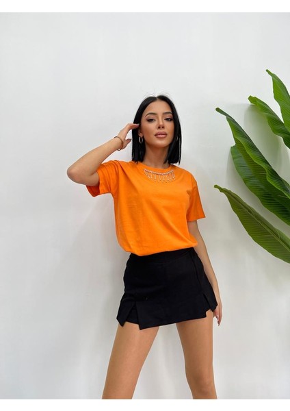 Yakakolye Detaylı Pamukbasic Tşhirt modelleri