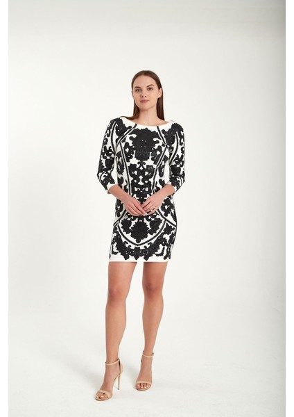 Kadın Beyaz Siyah Desenli Kısa Elbise fırsatları