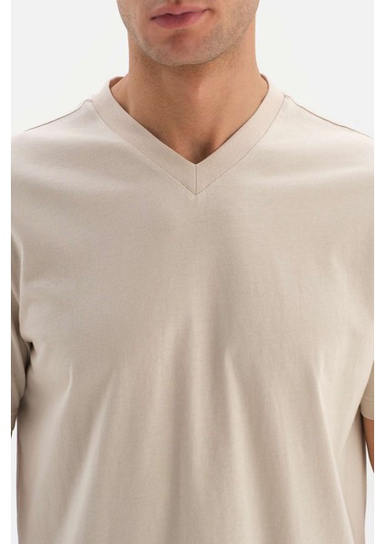 Bej V Yaka Basic Supima Tişört fırsatları