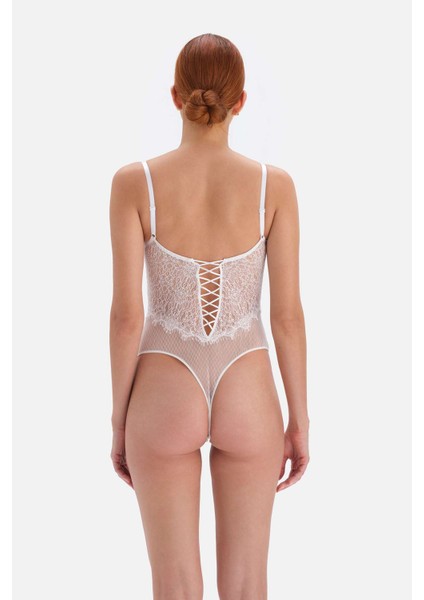 Beyaz Dekolteli Dantelli Bodysuit