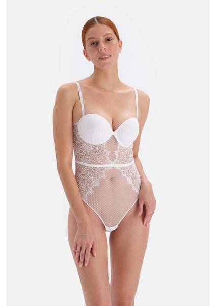 Beyaz Dekolteli Dantelli Bodysuit