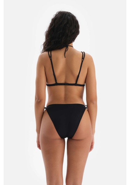 Siyah Üçgen Kaplı Bikini Üst
