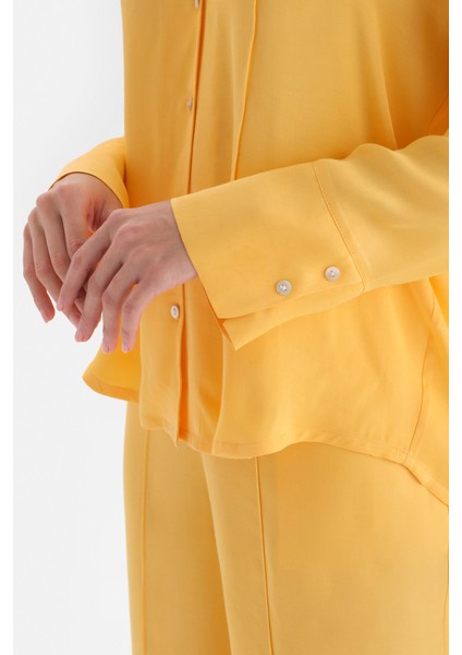 Sarı Nervürlü Saten Gömlek fırsatları