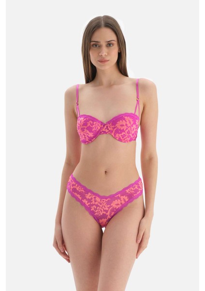 Pembe Dantel Detaylı Tanga