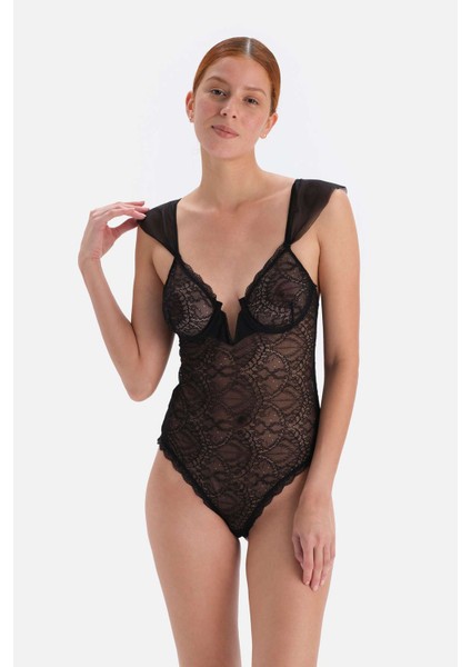 Siyah Şerit Detaylı Bodysuit