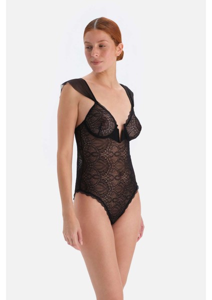 Siyah Şerit Detaylı Bodysuit