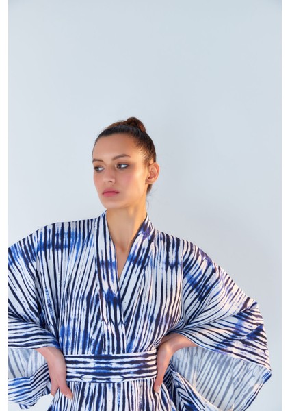 Batik Desenli Saks Mavisi Kuşaklı Kimono&kaftan