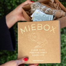 Mie Box Enerji Başlangıç Seti: Palo Santo Tütsü - Balmumu Mum - Adaçayı Tütsü Demeti