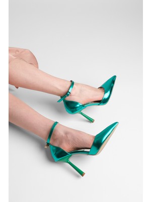 Marjin Kadın Sivri Burun Stiletto Bilekten Bantlı Metalik Detay Topuklu Ayakkabı Danle