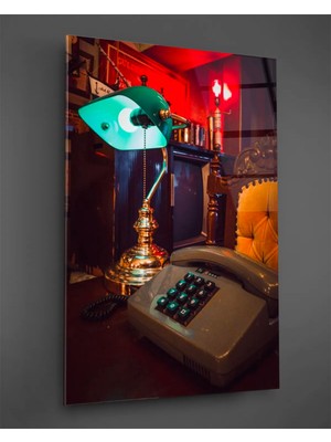 Taulart Masa Lambası ve Antika Telefon Cam Tablo