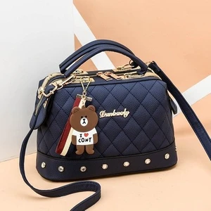 Kadın Çantası 2023 Yeni Trend Moda Kadın Çantası Lingge Küçük Koku Sevimli Ayı Çanta Boston Omuzdan Askili Çanta (Yurt Dışından)