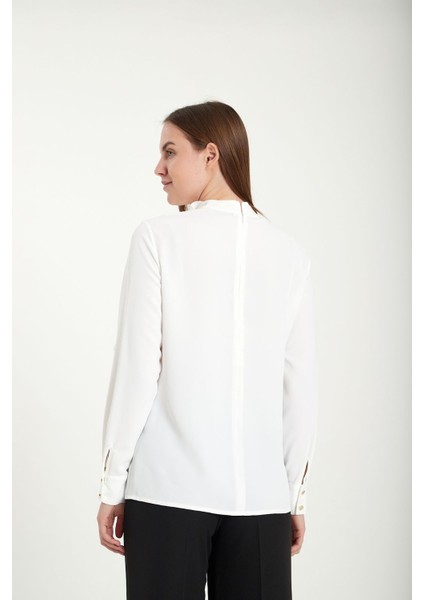 Kadın Fularlı Yaka Gömlek indirimleri