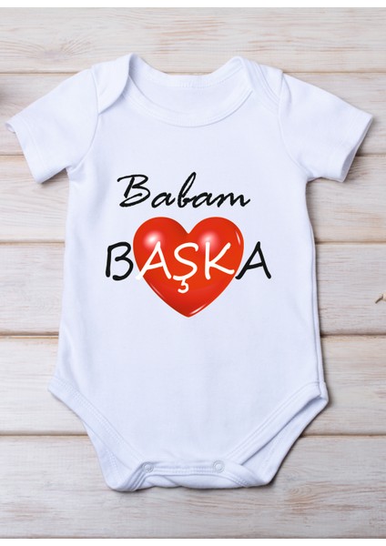 Babam Başka Baskılı Pamuk Bebek Zıbını