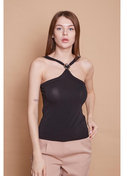 Likralı Krep Kumaş Kalın Çapraz Askılı Aksesuarlı Body Bluz-Siyah