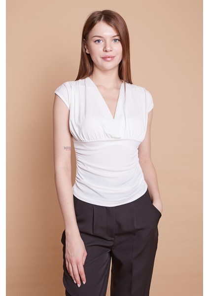 Likralı Krep Kumaş Kruvaze Düşük Omuz Büzgülü Body Bluz-Krem