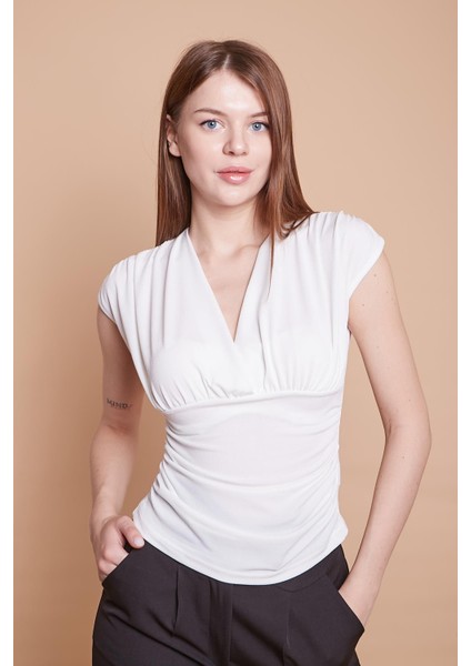 Likralı Krep Kumaş Kruvaze Düşük Omuz Büzgülü Body Bluz-Krem fiyatları