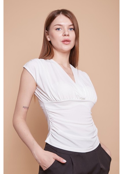 Likralı Krep Kumaş Kruvaze Düşük Omuz Büzgülü Body Bluz-Krem modelleri