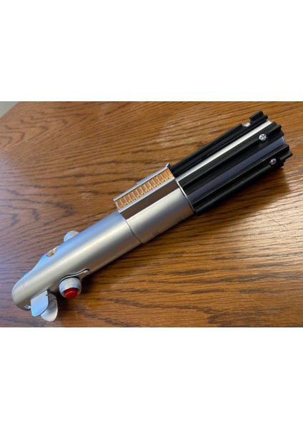 Anakin Skywalker'in Işın Kılıcı Kabzası Star Wars (Standlı) fırsatları