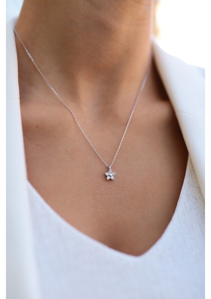 Swarovski Taşlı Gümüş Çiçek Kolye