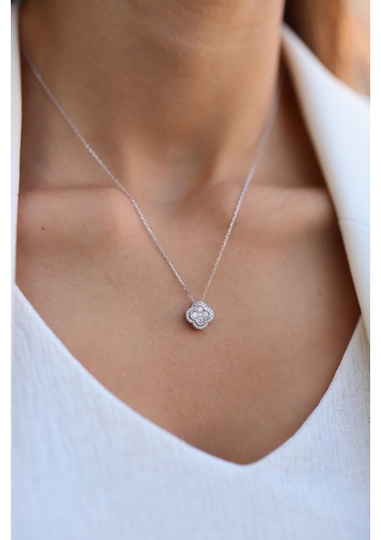 Swarovski Taşlı Gümüş Çiçek Kolye