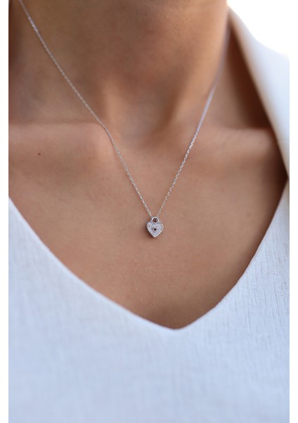 Swarovski Taşlı Kalpli Gümüş Kolye
