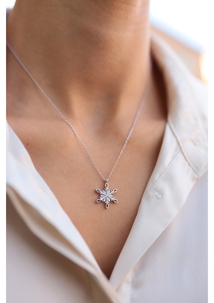 Swarovski Taşlı Gümüş Kar Tanesi Kolye